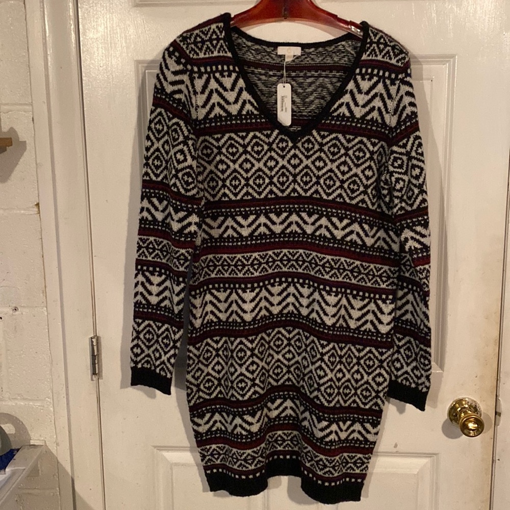Sweater Dress. Black & Burgundy long sleeved by Charming Charlie